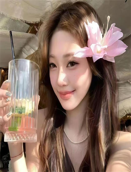 从表演艺术看《脱衣舞俱乐部大屠杀》：的艺术魅力与文化价值 感受人物塑造的匠心